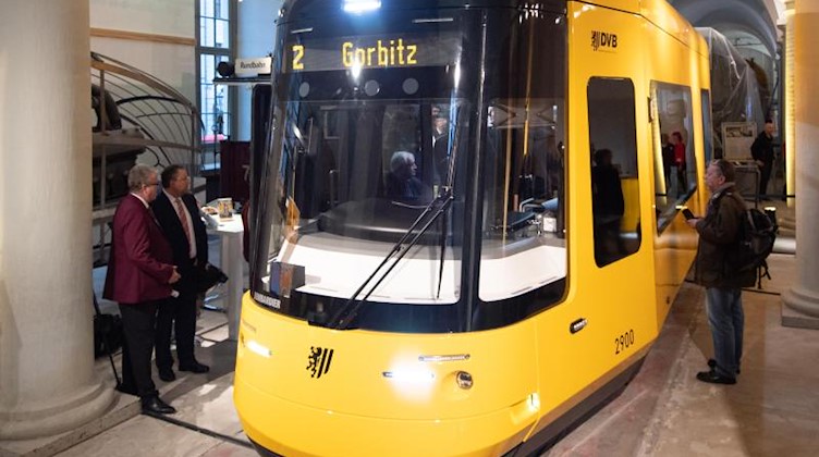Ein Stadtbahnwagenmodell der Dresdner Verkehrsbetriebe ist zu sehen. Foto: Sebastian Kahnert/zb/dpa