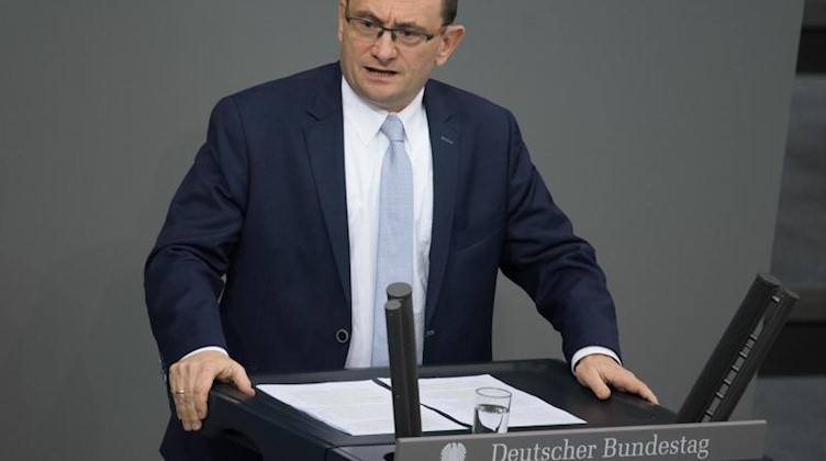 Ulrich Lange (CDU/CSU) spricht bei der Plenarsitzung des Deutschen Bundestages. Foto: Jörg Carstensen/dpa/Archivbild