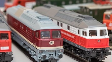 Modellbahnen stehen bei Piko in Sonneberg (Thüringen) auf ihren Gleisen. Foto: arifoto UG/zb/dpa/Archivbild