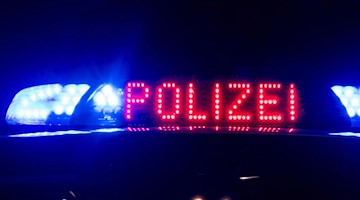 Das Blaulicht auf einem Polizeiauto. Foto: Monika Skolimowska/zb/dpa/Symbolbild