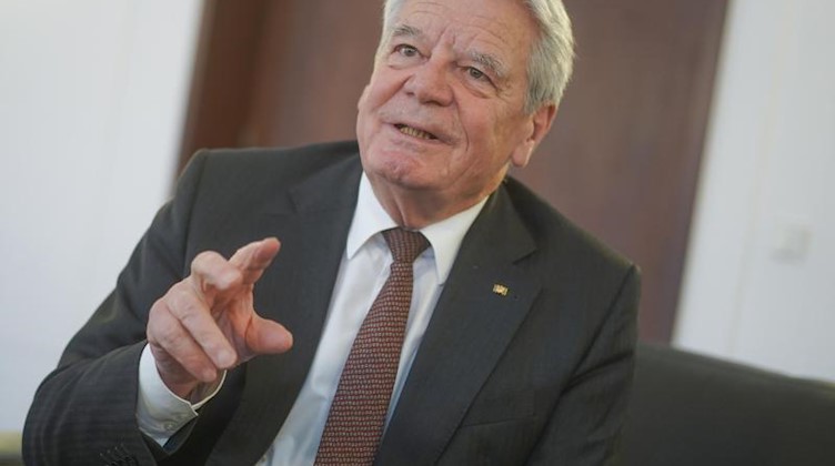 Joachim Gauck, ehemaliger Bundespräsident, bei einem dpa-Interview. Foto: Jörg Carstensen/dpa