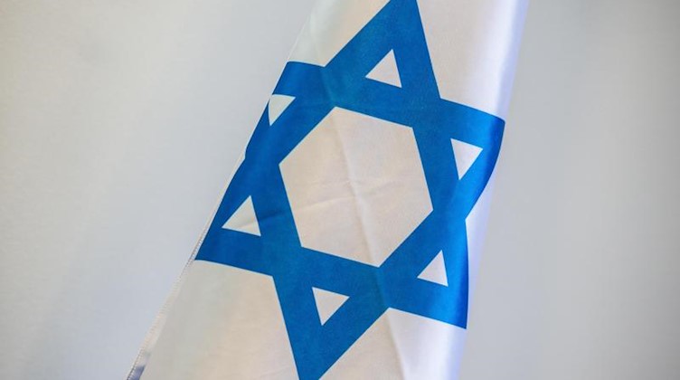 Israels Flagge. Foto: Arne Immanuel Bänsch/dpa/Archivbild