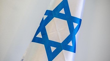 Israels Flagge. Foto: Arne Immanuel Bänsch/dpa/Archivbild