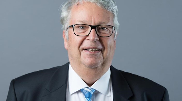 Geert Mackenroth (CDU) bleibt Sachsens Ausländerbeauftragter. Foto: Sebastian Kahnert/dpa/Archivbild