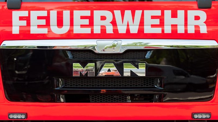 Ein Einsatzwagen der Feuerwehr. Foto: Hauke-Christian Dittrich/dpa/Symbolbild/Archiv