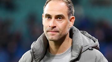 Oliver Mintzlaff, Geschäftsführer RB Leipzig, geht vor dem Spiel durchs Stadion. Foto: Jan Woitas/zb/dpa/Archivbild