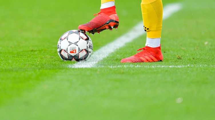 Ein Fußball-Spiel. Foto: Uwe Anspach/dpa/Symbolbild