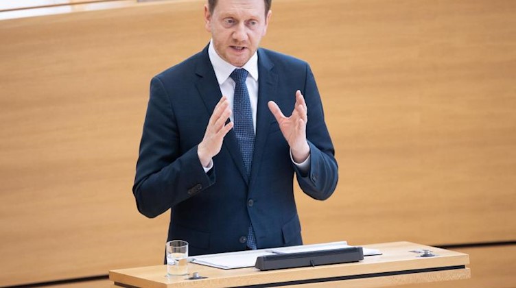 Michael Kretschmer (CDU), Ministerpräsident von Sachsen, spricht im Landtag. Foto: Sebastian Kahnert/dpa-Zentralbild/dpa/Archiv