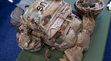 Der Rucksack eines US-Soldaten. Foto: Jens Büttner/dpa-Zentralbild/dpa/Archivbild