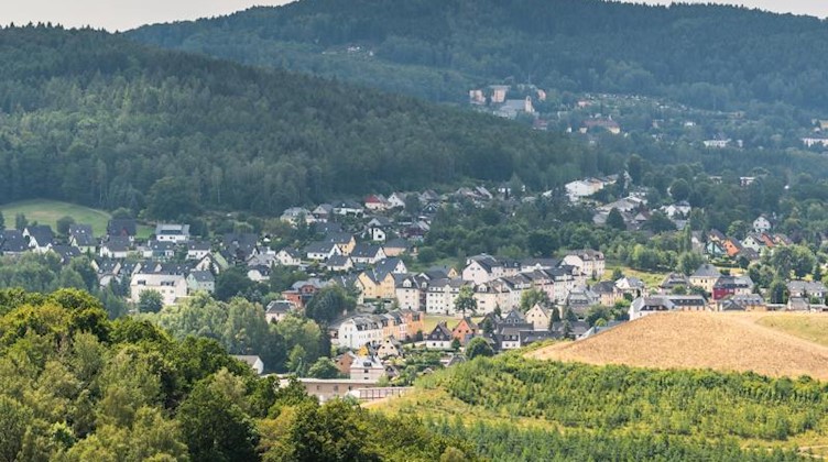 Blick auf die Stadt Bad Schlema, wo der diesjährige "Tag der Sachsen" stattfindet. Foto: Robert Michael/dpa-Zentralbild/ZB/Archivbild