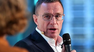 Ralf Rangnick, ehemaliger Bundesligatrainer, nimmt an einer Diskussionsveranstaltung teil. Foto: Martin Schutt/dpa-Zentralbild/dpa