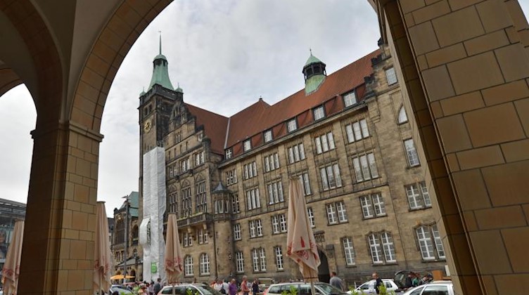 Blick auf das Neue Rathaus im Zentrum von Chemnitz. Foto: Hendrik Schmidt/dpa-Zentralbild/dpa/Archivbild