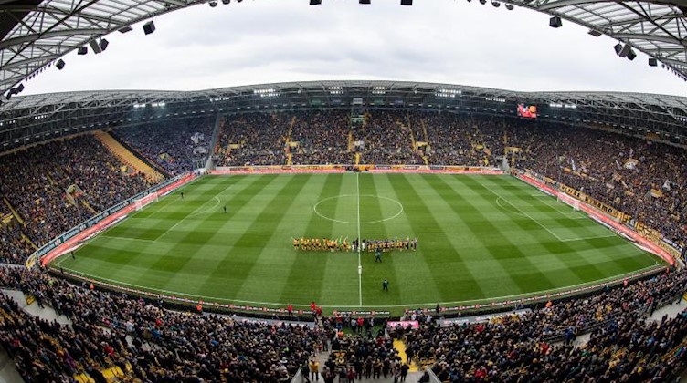 Das Rudolf-Harbig-Stadion bei einem Spiel von Dynamo Dresden. Foto: Robert Michael/dpa-Zentralbild/dpa/Archivbild