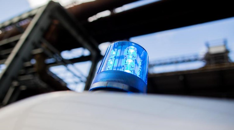 Verkehrsrowdy rast vor Polizei davon