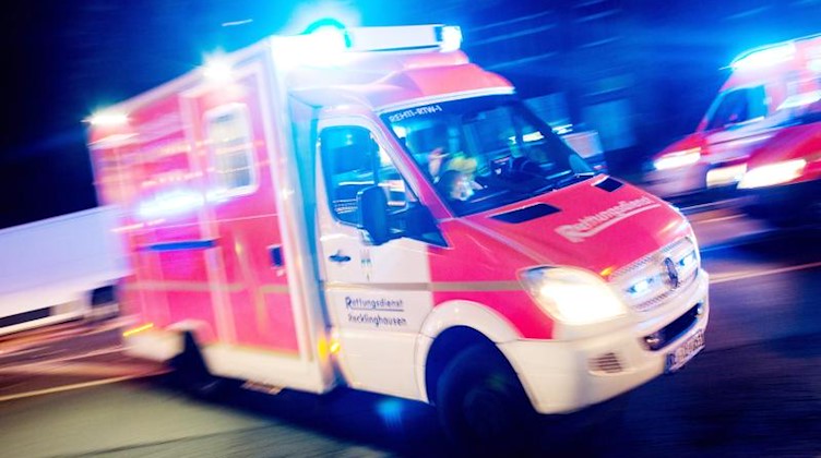 Autofahrerin gerät auf Gegenfahrbahn: Zwei Schwerverletzte