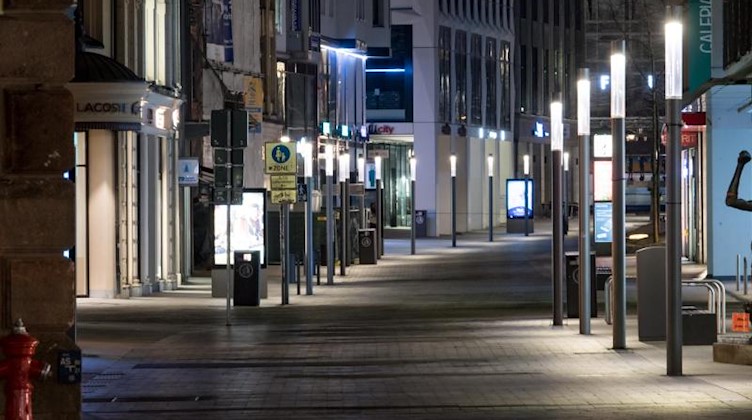 Menschenleer ist die Grimmaische Straße in Leipzig. Foto: Hendrik Schmidt/dpa-Zentralbild/ZB