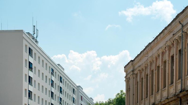 Gebäude in Dresden sind zu sehen. Foto: Arno Burgi/dpa-Zentralbild/dpa/Symbolbild