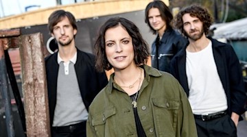 Johannes Stolle (l-r), Stefanie Kloß, Thomas Stolle und Andreas Nowak von der Band Silbermond. Foto: Britta Pedersen/zb/dpa