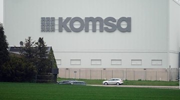 Hochregallager mit dem Logo der Komsa AG. Foto: Sebastian Willnow/dpa-Zentralbild/ZB