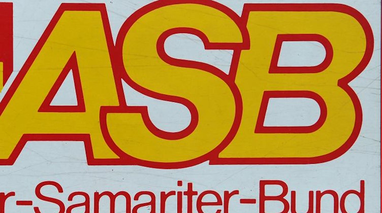 Das Logo des Arbeiter-Samariter-Bundes (ASB). Foto: Hendrik Schmidt/dpa-Zentralbild/dpa/Archivbild