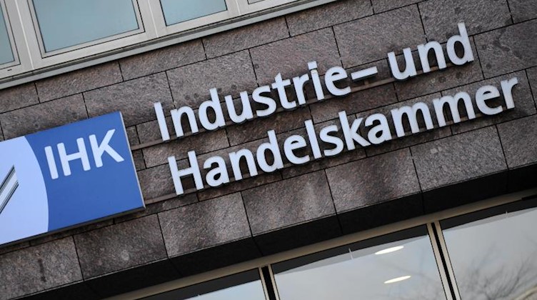 Das Logo der Industrie- und Handelskammer (IHK). Foto: picture alliance / dpa/Archivbild