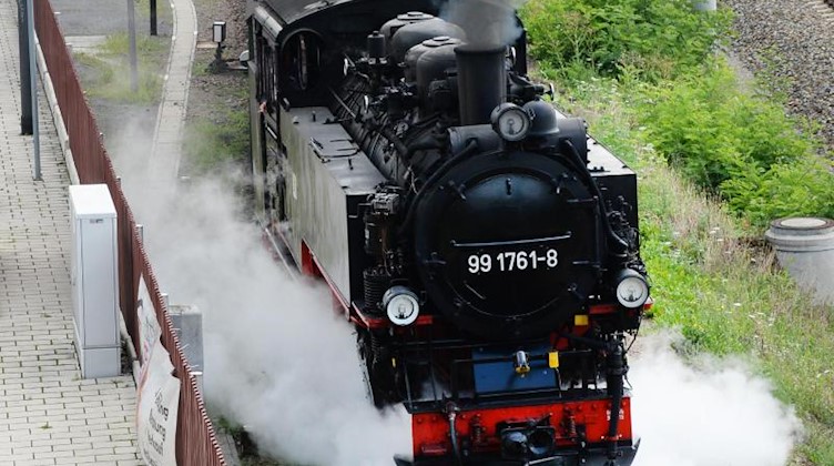 Eine Schmalspurdampflokomotive der Lößnitzgrundbahn. Foto: Jens Kalaene/dpa-Zentralbild/ZB