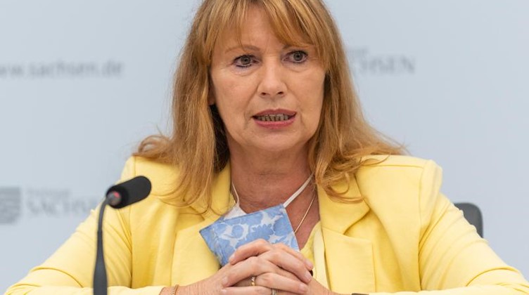 Petra Köpping (SPD) spricht während einer Pressekonferenz. Foto: Robert Michael/dpa-Zentralbild/dpa/Archivbild