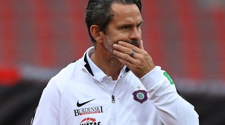 Trainer Dirk Schuster aus Aue. Foto: Matthias Hangst/Getty Images Europe/Pool/dpa
