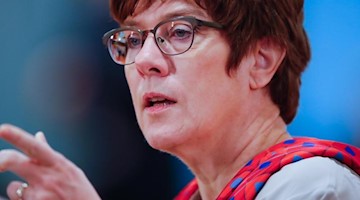 Annegret Kramp-Karrenbauer (CDU), Bundesverteidigungsministerin. Foto: Hannibal Hanschke/Reuters/POOL/dpa/Archivbild