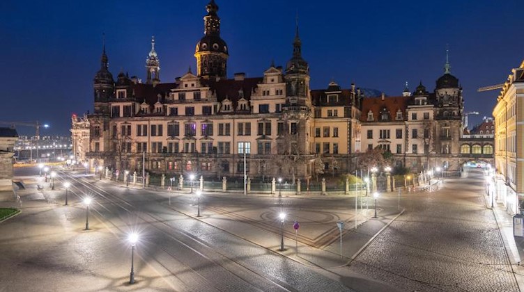 Blick auf das Residenzschloss in Dresden am Abend. Foto: Robert Michael/dpa-Zentralbild/dpa/Archivbild