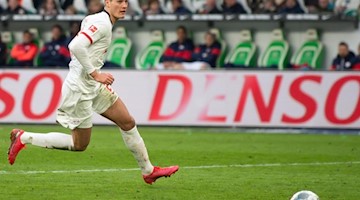 Leipzigs Patrick Schick spielt den Ball. Foto: Swen Pförtner/dpa/Archivbild