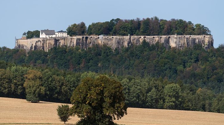Blick auf die Festung Königstein in der Sächsischen Schweiz. Foto: Monika Skolimowska/ZB/Archivbild