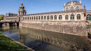 Blick auf den Dresdner Zwinger mit dem Kronentor. Foto: Robert Michael/dpa-Zentralbild/ZB/Archivbild