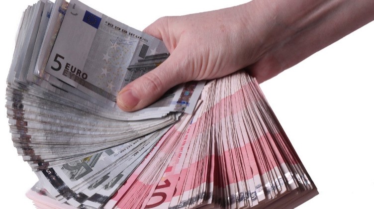 Symbolbild Geld zu verteilen / pixabay jc_cards