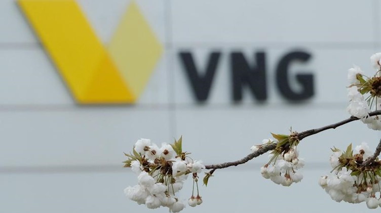 Das Logo der Verbundnetz Gas AG (VNG). Foto: Sebastian Willnow/dpa-Zentralbild/dpa/Archivbild