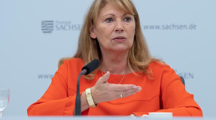 Petra Köpping (SPD), Gesundheitsministerin von Sachsen, spricht. Foto: Sebastian Kahnert/dpa-Zentralbild/dpa/Archivbild