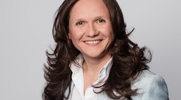 Die Juristin Ines Härtel lächelt in die Kamera. Foto: Lisa Müller/ Die Hoffotografen GmbH/Privat/dpa