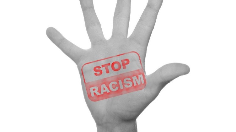 Symbolbild Stop Rassismus / pixabay