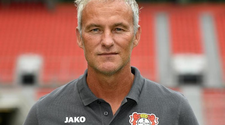 Der Leverkusener Assistenztrainer Xaver Zembrod. Foto: Ina Fassbender/POOL/AFP/dpa/Archivbild