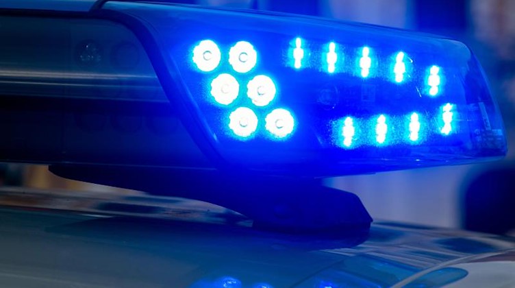 Ein Blaulicht der Polizei leuchtet auf. Foto: Klaus-Dietmar Gabbert/dpa-Zentralbild/ZB/Archivbild