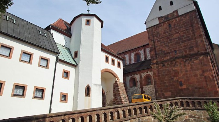 Blick auf die Basilika und das kleine Schloss auf dem Kloster Wechselburg. Foto: Jan Woitas/dpa-Zentralbild/dpa/Symbolbild