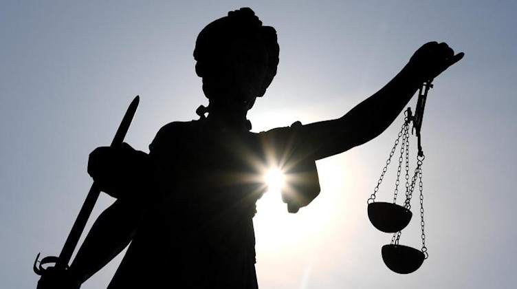 Justitia-Statue. Foto: Arne Dedert/dpa/Archivbild