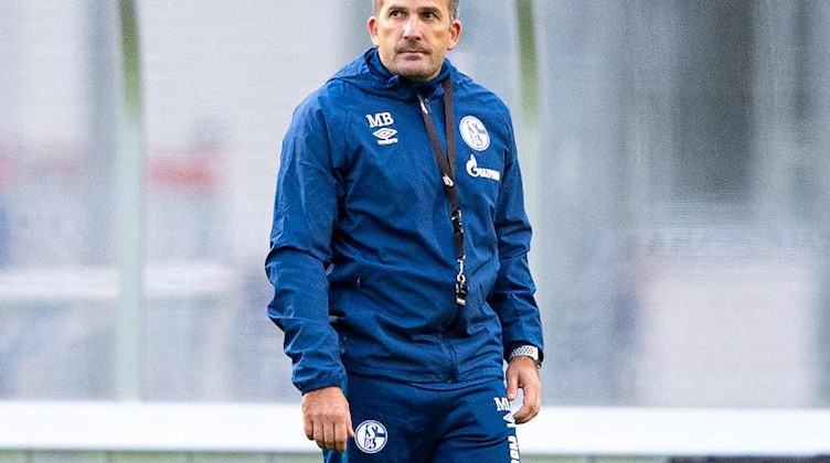Schalkes Trainer Manuel Baum. Foto: Guido Kirchner/dpa/Archivbild