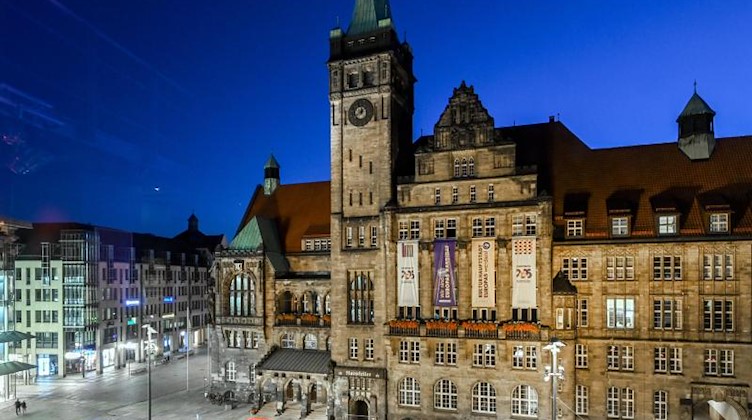 Blick auf das Neue Rathaus von Chemnitz. Foto: Hendrik Schmidt/dpa-Zentralbild/dpa/Archivbild