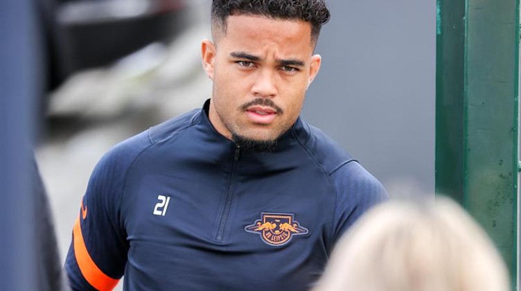 Leipzigs Neuzugang Justin Kluivert kommt zum Training. Foto: Jan Woitas/dpa-Zentralbild/dpa/Archivbild