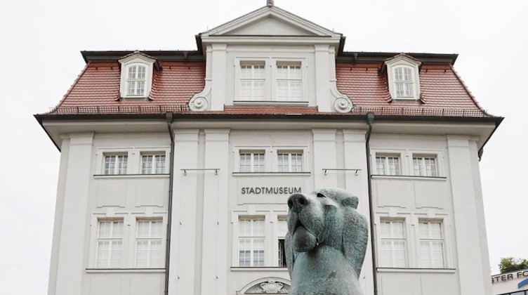 Das Geraer Stadtmuseum ist von Außen zu sehen. Foto: Bodo Schackow/dpa-zentralbild/dpa/Archiv