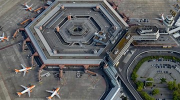 Blick auf den Flughafen Tegel aus der Vogelperspektive. Foto: Tino Schöning/dpa/Archivbild