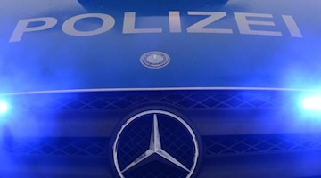Polizeiwagen mit Blaulicht. Foto: Patrick Seeger/dpa/Symbolbild