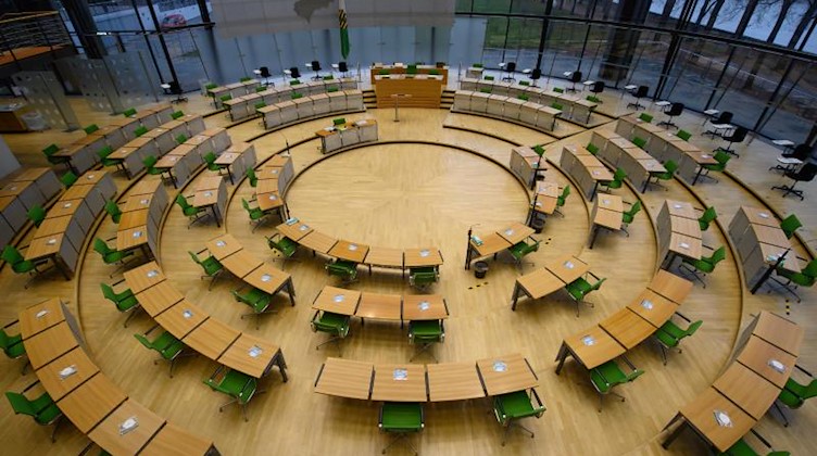 Der Plenarsaal des Sächsischen Landtages ist zu sehen. Foto: Robert Michael/dpa-Zentralbild/ZB/Archivbild
