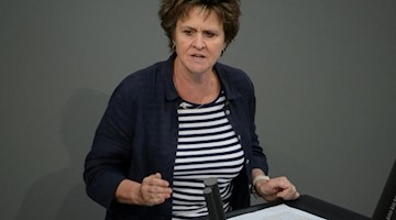 Die Linken-Arbeitsmarktexpertin Sabine Zimmermann. Foto: Sina Schuldt/dpa/Archivbild